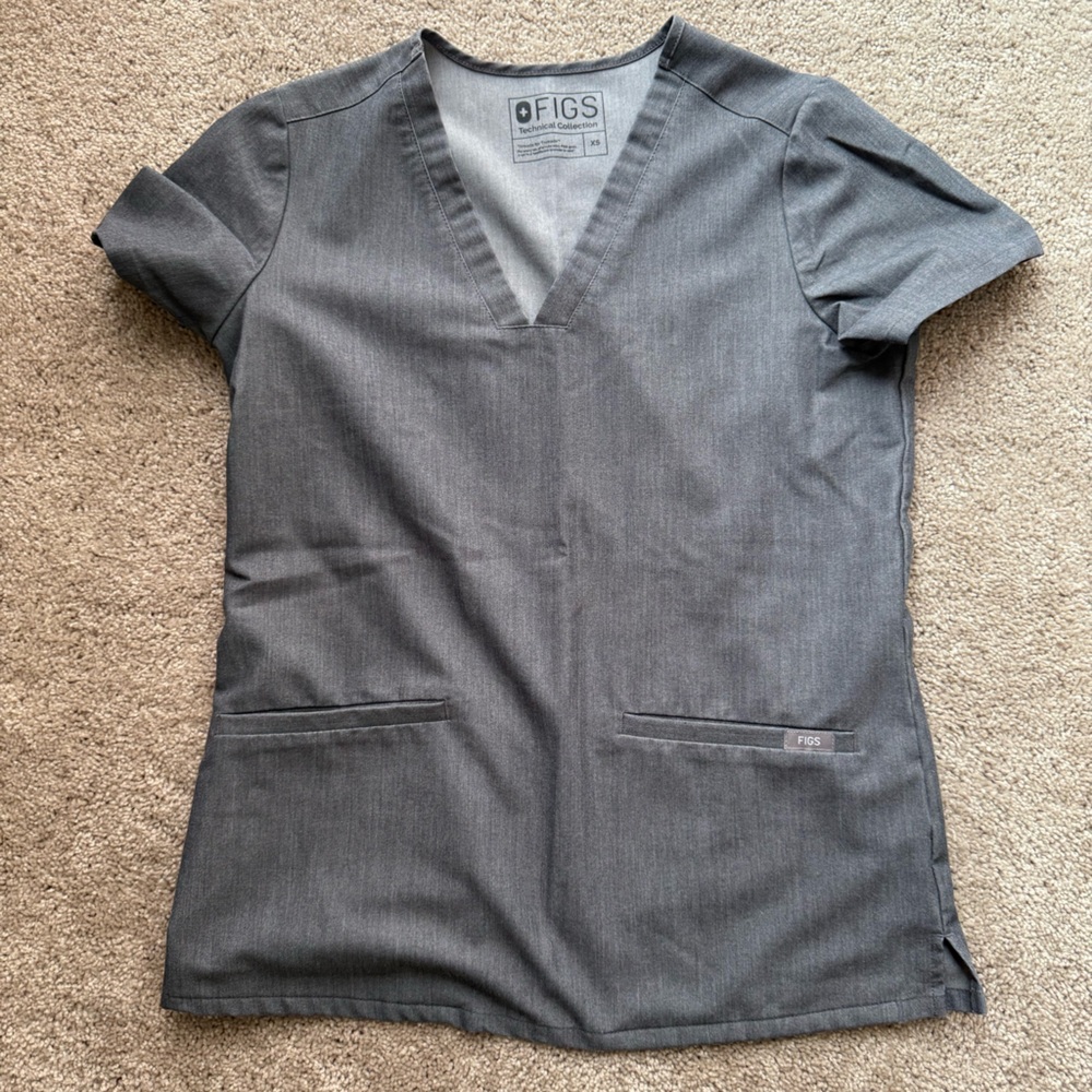 Figs Charcoal Scrub Set (Top with Jogger Bottoms)